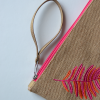 Yaprak İşlemeli Clutch Çanta Pembe