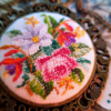 Petit Point El Nakışlı Kolye Fuchsia Dream