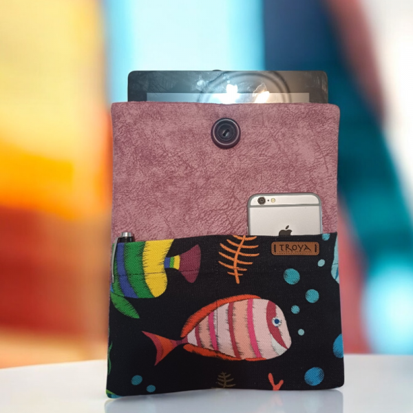 Kitap / Tablet / E-book Reader Kılıfı - Rengarenk Baliklar / Mor Renk 