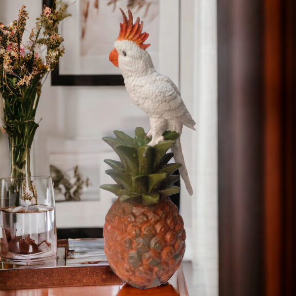 Dekoratif Ananas Üzerinde Papağan Biblo