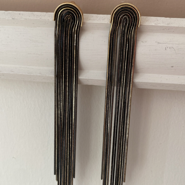 Siyah Gold Detaylı Sallantılı Küpe