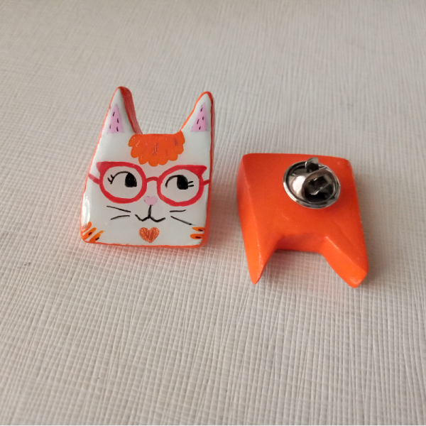 Red Glasses Serami̇k Ki̇li̇ Broş