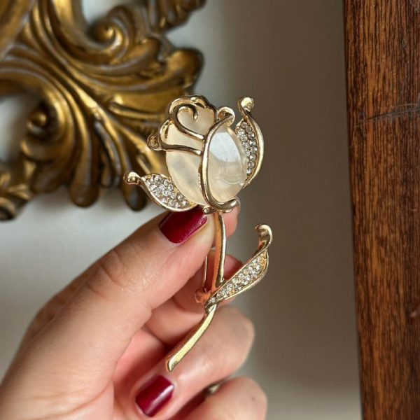 Swarovski Beyaz Gonca Broş