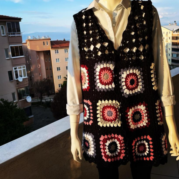 Lali El Örgüsü Motifli Yelek