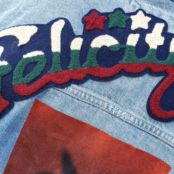 Boya ve Patch Detaylı Kısa Denim Ceket
