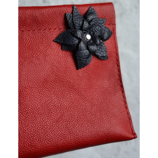 Model inci Clutch
