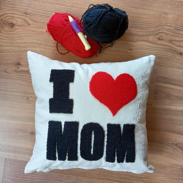 Anneler Günü Punch Yastık (i <3 Mom) 