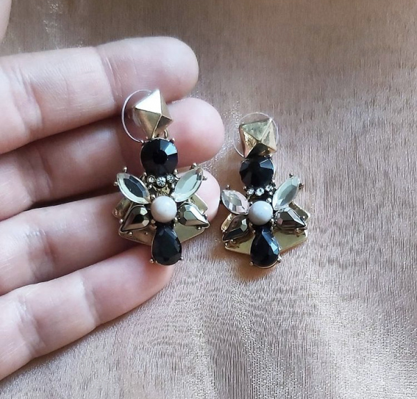 Taş Detaylı Vintage Küpe
