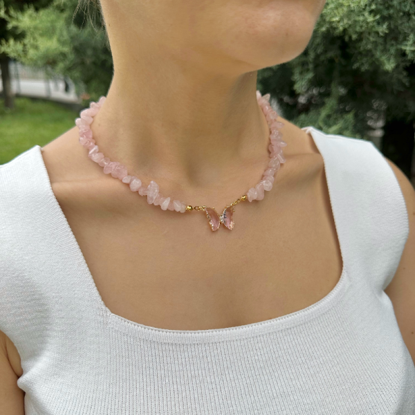 Doğal Kırık Pembe Kuvars Taşlı Altın Kaplama Cam Kelebek Kolye