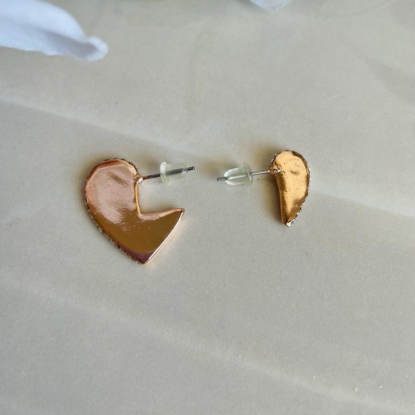 Rose Renk Yarım Kalp Küpe