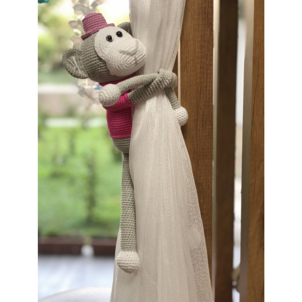 Sutra El Örgü Amigurumi Perde Aksesuarı Pembe Şapkalı Maymun