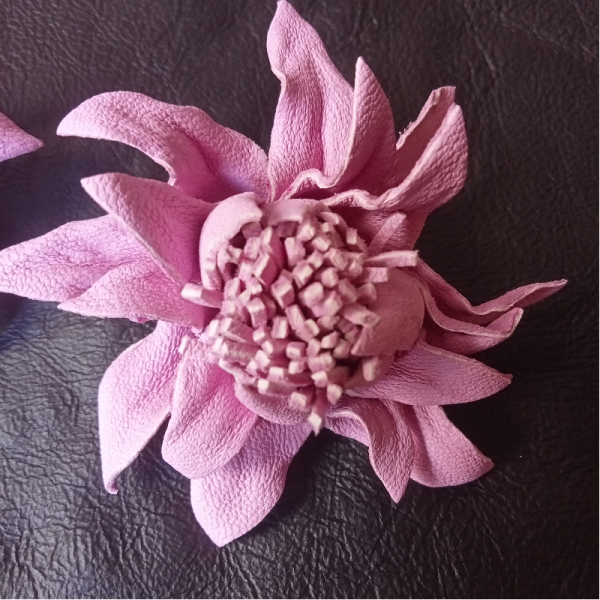 Lotus Küpe Pembe Deri 