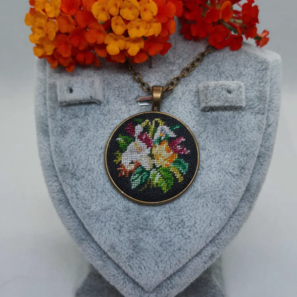 Petit Point El Nakışlı Kolye Black Adalgisa 