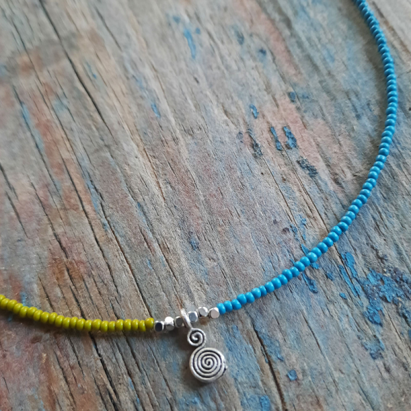 Spiral Figürlü Boncuk Kolye