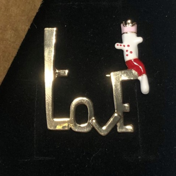 Trend Altın Kaplama '' Love '' Yazılı Broş Sa0268