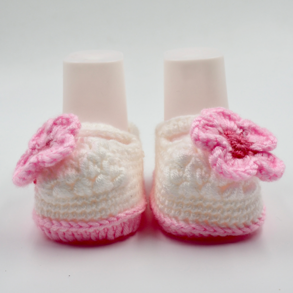 Pembe Çiçekli Bere-patik Ve Sevimli Tavşancık Amigurumi Oyuncak Hediye Seti