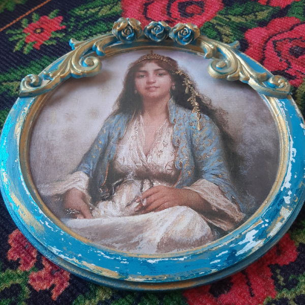 Mavi Elbiseli Kız
