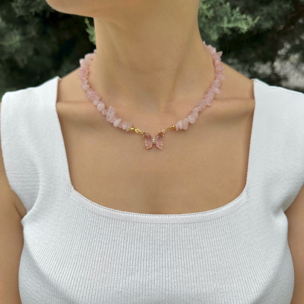Doğal Kırık Pembe Kuvars Taşlı Altın Kaplama Cam Kelebek Kolye