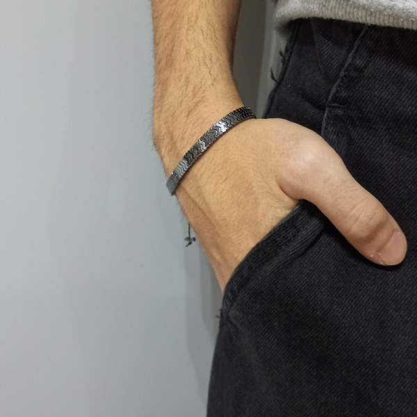 Sevgiler Gününe Özel Fiyatlarla Hematit Taşı Gümüş Renk Erkek Bileklik.