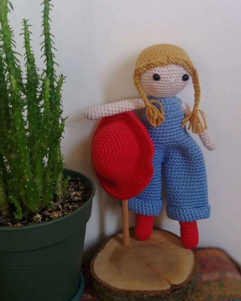 Amigurumi Şapkalı Kiz