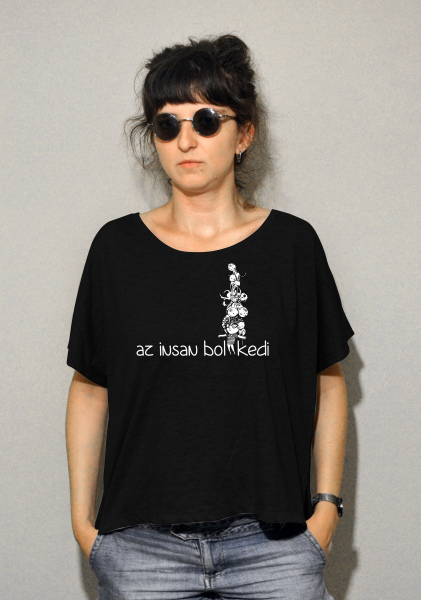 Az İnsan Bol Kedi - Salaş Tshirt (Siyah-Gri-Beyaz)