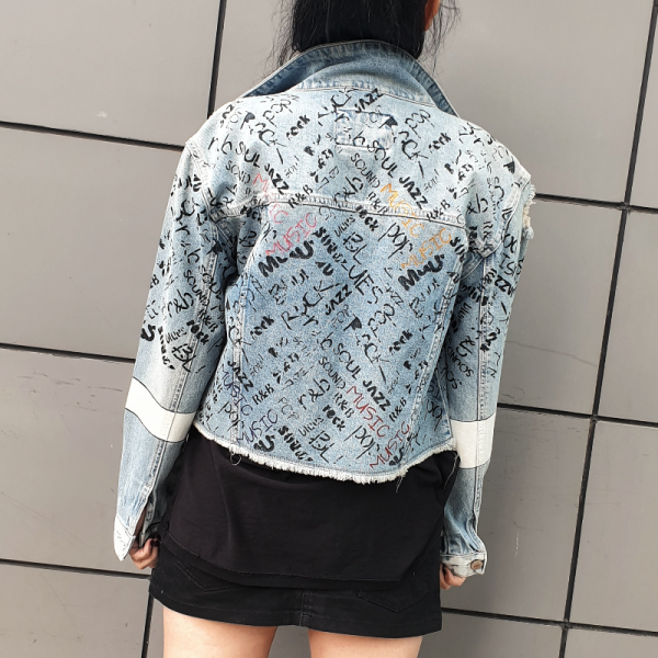 Boya Detaylı Kısa Denim Ceket