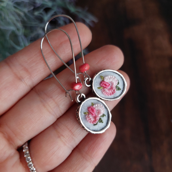 Pembe Gül Nakışlı Küpe 