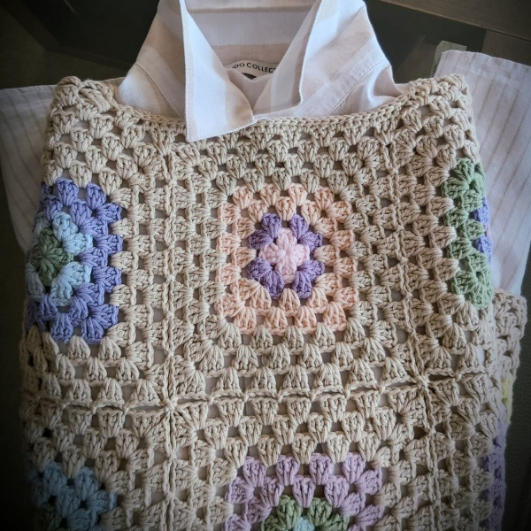 El Örgüsü Grannysquare Kolsuz Süveter 