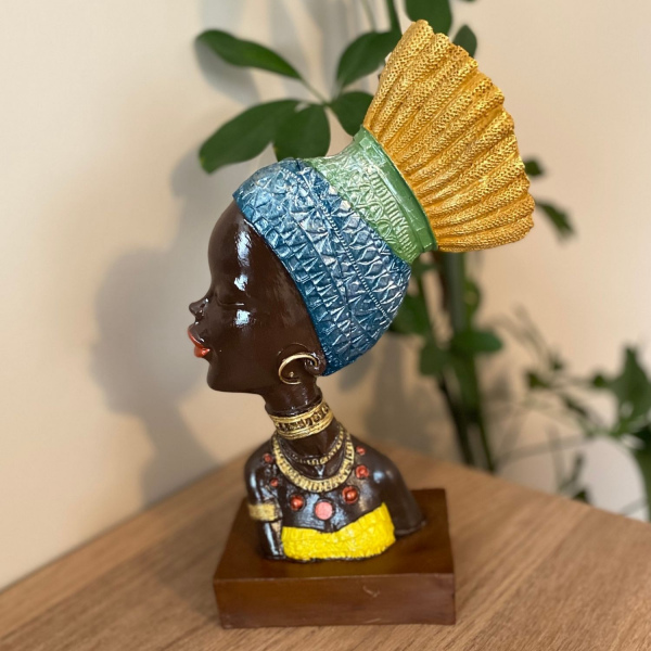 Küpeli Yana Bakan Afrikalı Kız Biblo Heykel