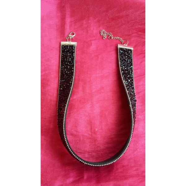 Siyah Kristal Kırık Taşlı Ve  Zincirli Choker Kolye 
