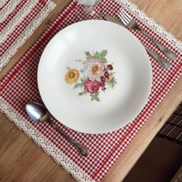 Kirmizi Pöti̇kareli̇ Ameri̇kan Servi̇s
