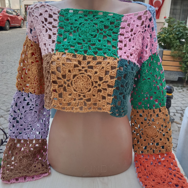 Çok Renkli Kadın Crop