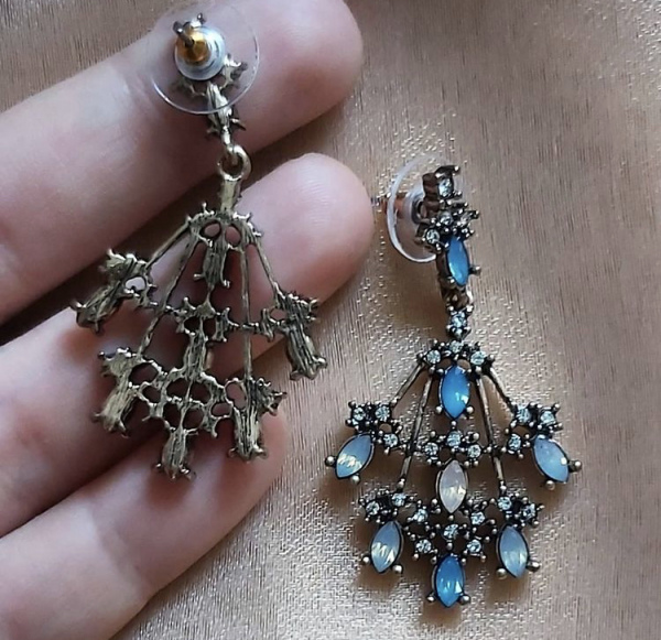 Tavus Kuşu Vintage Taş Detaylı Küpe