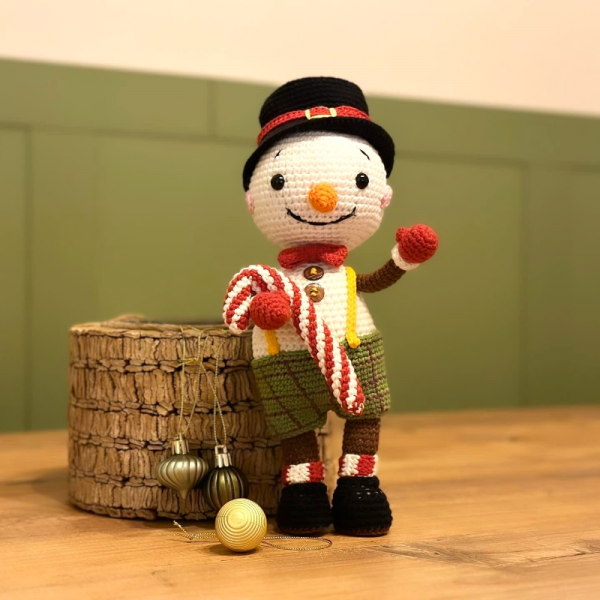 Sevimli Kardan Adam Amigurumi Oyuncak: 
