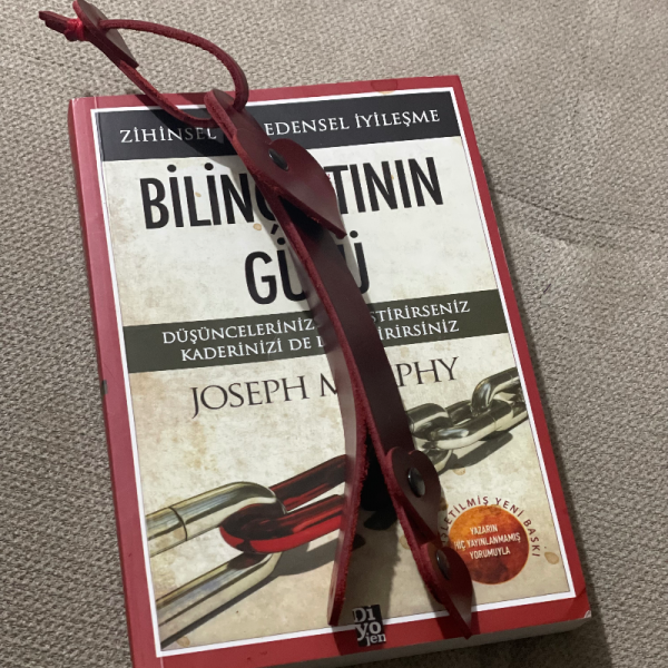 Deri Kalp Şekilli Kitap Ayracı