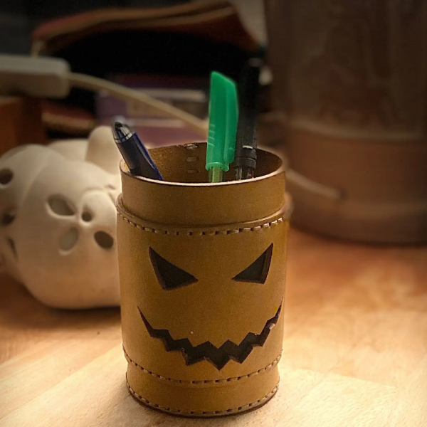 El Yapımı Deri Kalemlik - Halloween Tasarımı