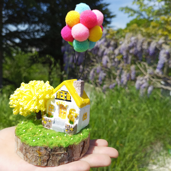 Dekoratif Sarı Uçan Balon Ev 