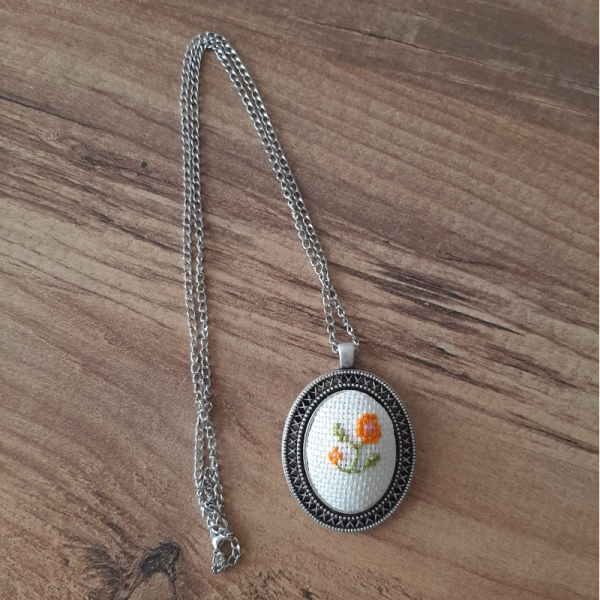 Çiçekli Kolye