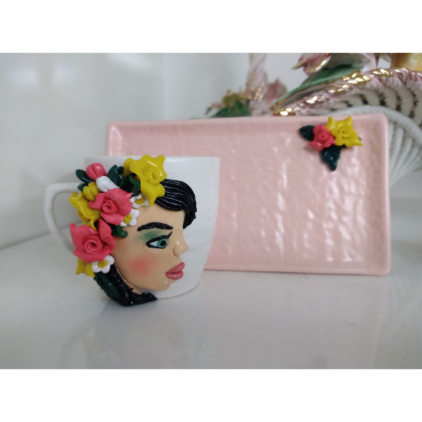 Beyaz Pembe  Çiçek Kadın Kahve Fincanı