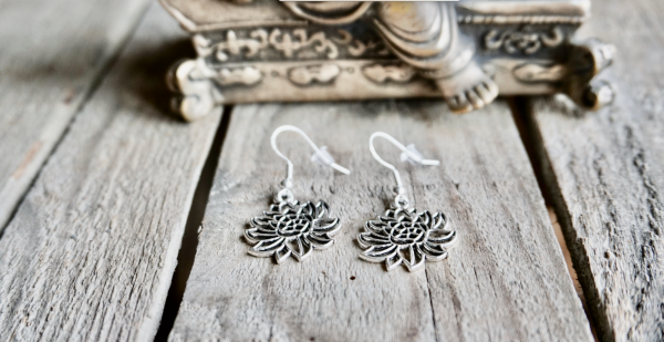 Lotus Motifli Gümüş 925 Ayar Gümüş Kancalı Tibet Gümüşü Küpe