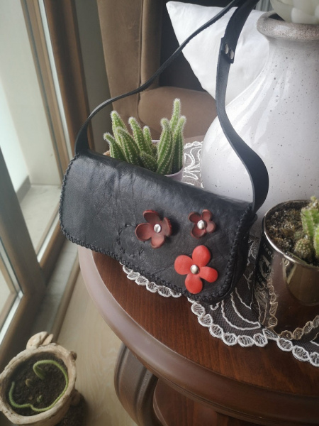 minyatür bayan boyun çantası