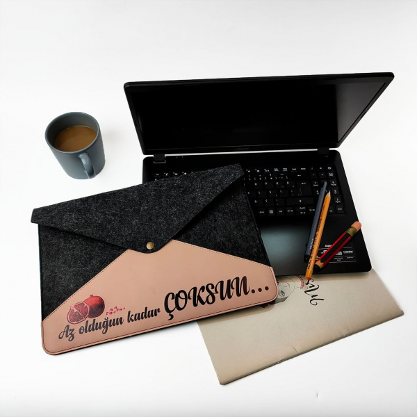 Misingpiece Tasarımcı Öğreniyor Serisi  On Üç inç  Macbook Kılıfı Ve Evraklık