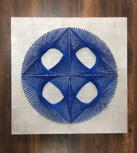 String Art İp Sanatı , Gümüş Zemin Üzerine Mavi Geometrik Desen (45 cm x 45 cm)